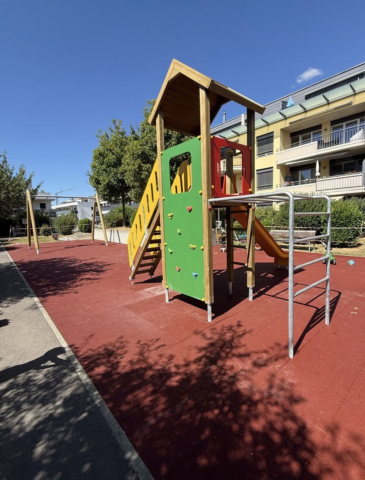 Place de jeux résidentielle rénovée par Elyos
